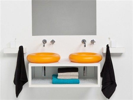 Design geometrico e colori accesi per il bagno firmato BO!NG